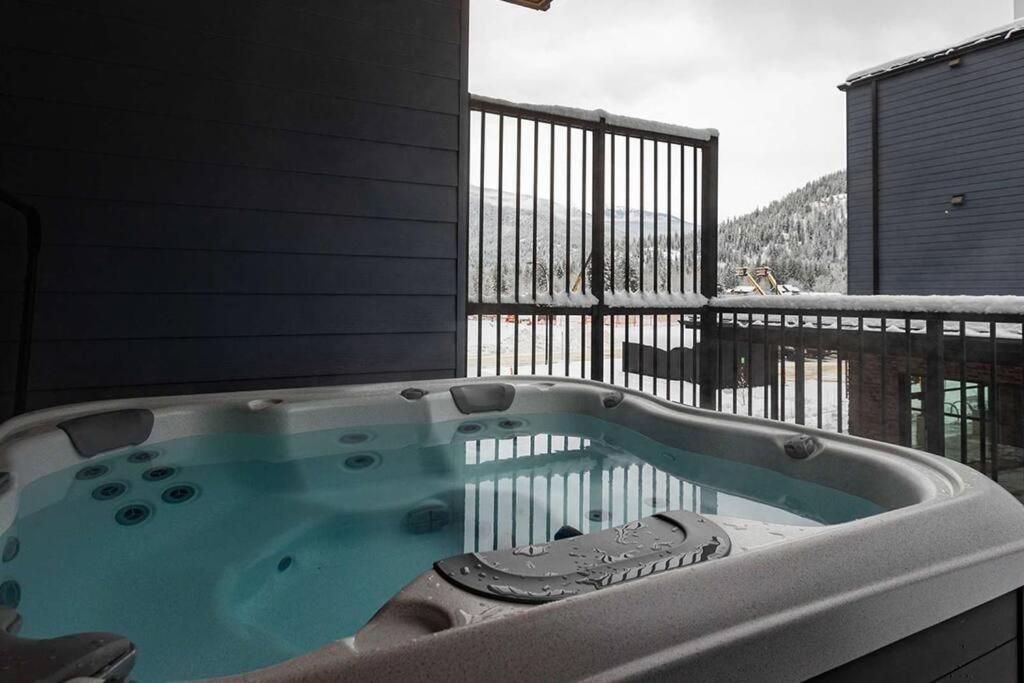 Tally Ho By Revelstoke Vacations Zewnętrze zdjęcie