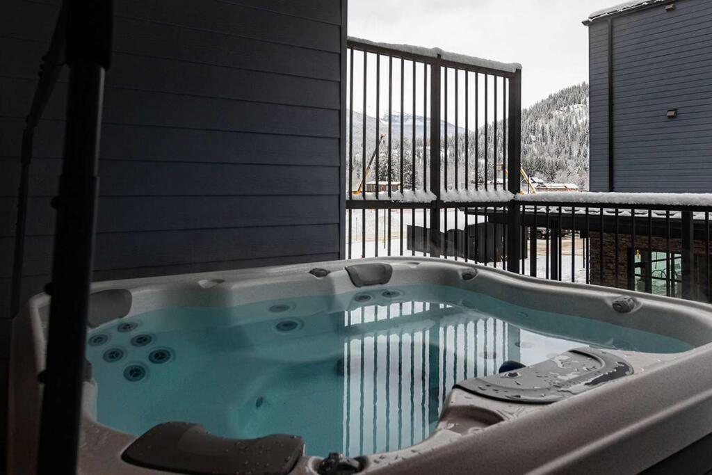 Tally Ho By Revelstoke Vacations Zewnętrze zdjęcie