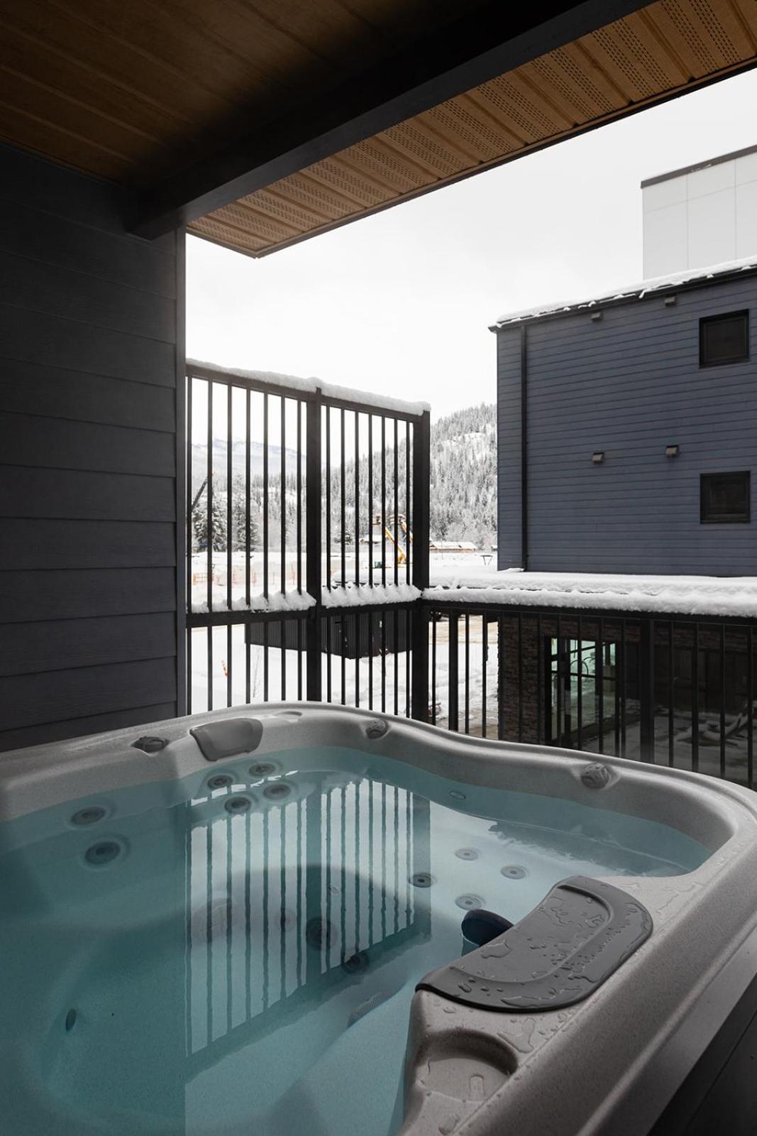 Tally Ho By Revelstoke Vacations Zewnętrze zdjęcie